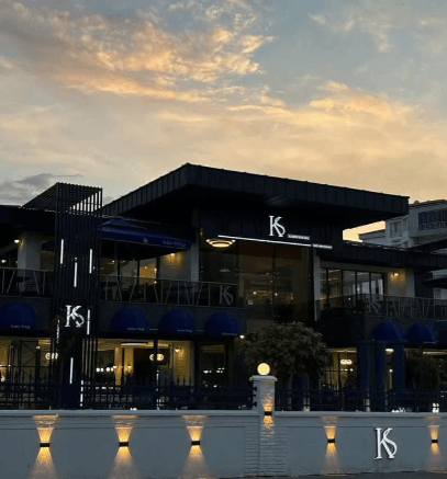 Akşam ışıklarında Kahve Sokağı